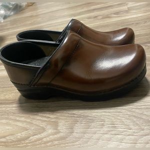 Women’s Dansko clogs